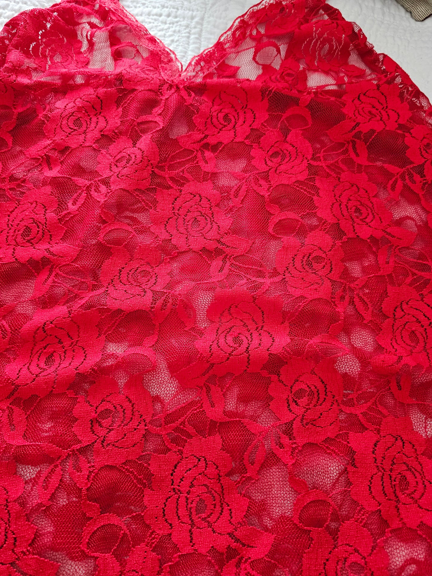 Body rojo de encaje con diseño atrevido para talla 1XL, perfecto para elevar la autoestima y sentirte segura en tu piel.