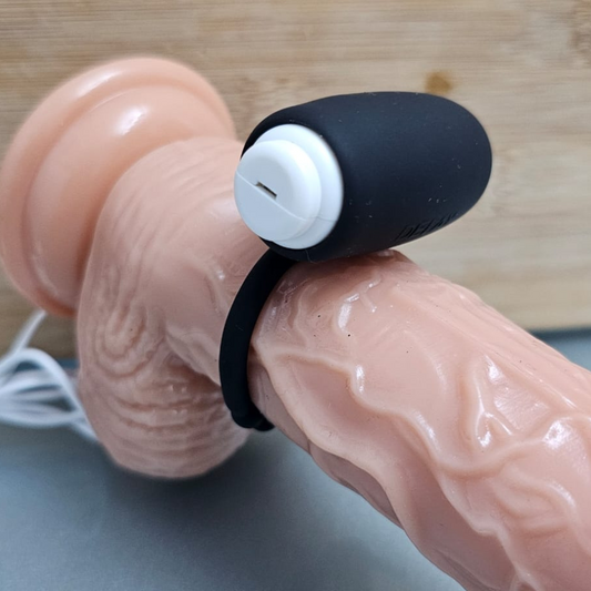Anillo vibrador de silicón con bala extraíble, ajustable a cualquier tamaño y diseñado para prolongar la erección.