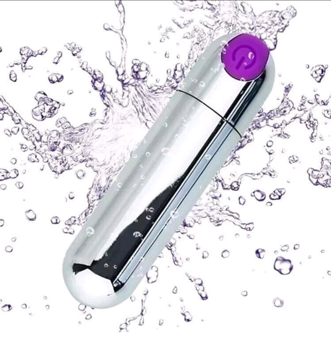 Fabricada en ABS, esta bala vibradora combina resistencia, potencia y diseño compacto para estimular intensamente en cualquier lugar.