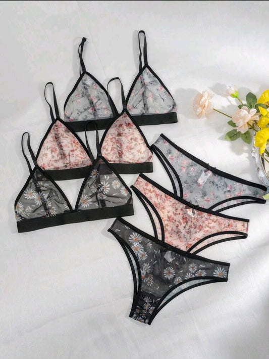Este conjunto de lencería sexy en tul negro y rosa con bordado floral resalta tu feminidad y poder, ideal para sorprender y sentirte segura.