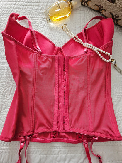 Corsé para bustos grandes con soporte y diseño elegante en fucsia, perfecto para ocasiones especiales y sesiones de fotos.
