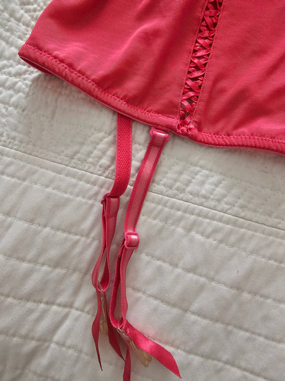 Corsé en tono fucsia para talla 36DD, que combina sensualidad y soporte firme, ideal para lucir una silueta espectacular.