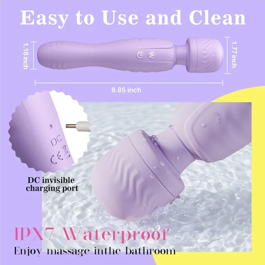 Fotografía del vibrador en ambiente acuático, resaltando su resistencia al agua.