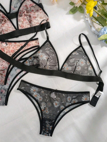 Luce irresistible con este conjunto de lencería fina para mujer, elaborado en tul con detalles florales, perfecto para una noche especial o para consentirte.