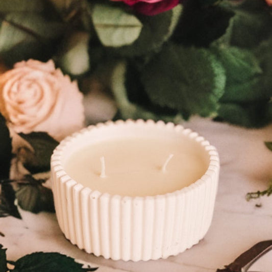 Un momento íntimo y aromático con esta vela de masaje natural y vegana