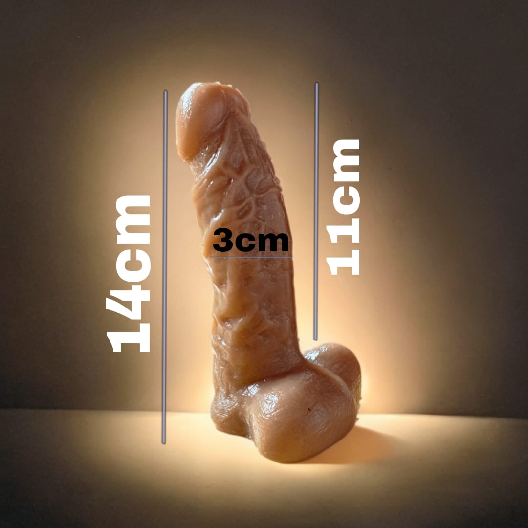 Dildo pequeño, sensaciones grandes.