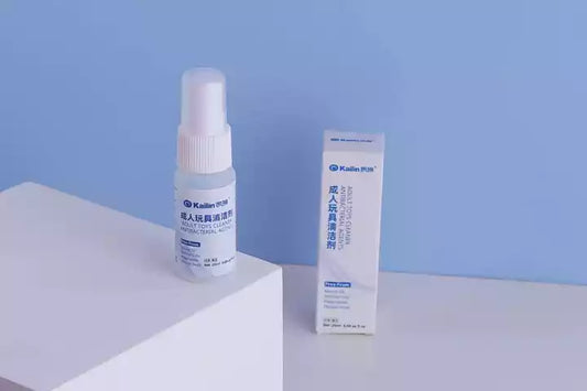 CleanPlay Pocket es un spray limpiador compacto para juguetes sexuales, que elimina bacterias de forma segura sin dañar materiales como silicona, látex y vidrio. Ideal para higiene íntima en Guatemala.