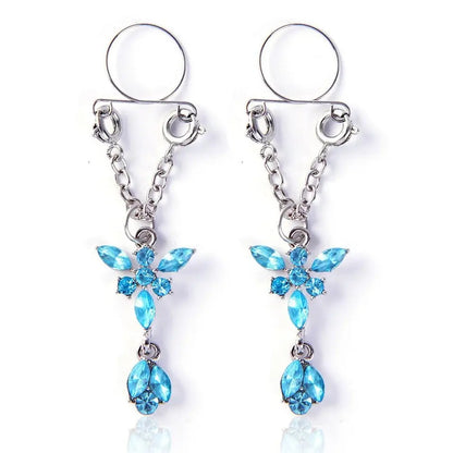 Elegantes colgantes de pezón a presión con mariposas de cristal en tonos rosa y celeste, perfectos para añadir sensualidad y estilo sin perforación.