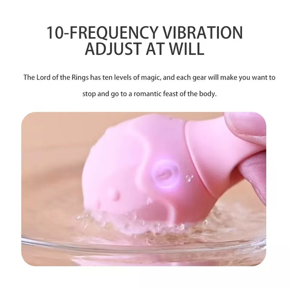 Descubre el placer en la punta de tus dedos con VelvetTouch, el anillo vibrador perfecto para juegos en pareja o momentos a solas.