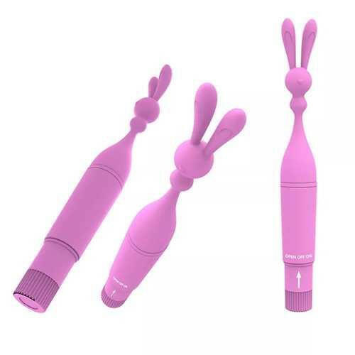 Este vibrador con forma de conejo combina ternura y funcionalidad para una experiencia íntima discreta pero potente.